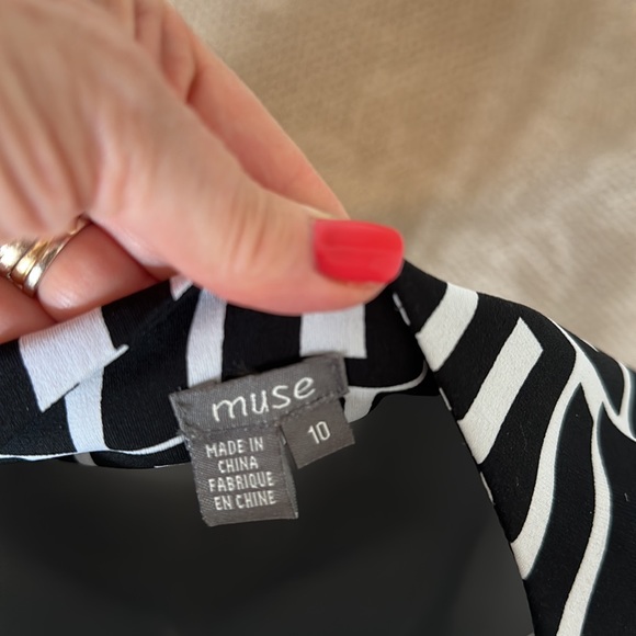 Black and white dress - Picture 5 of 5